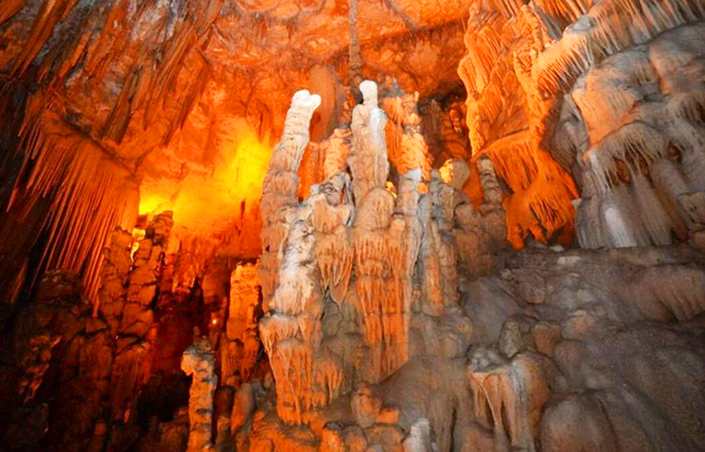 Aynalıgöl Mağarası
