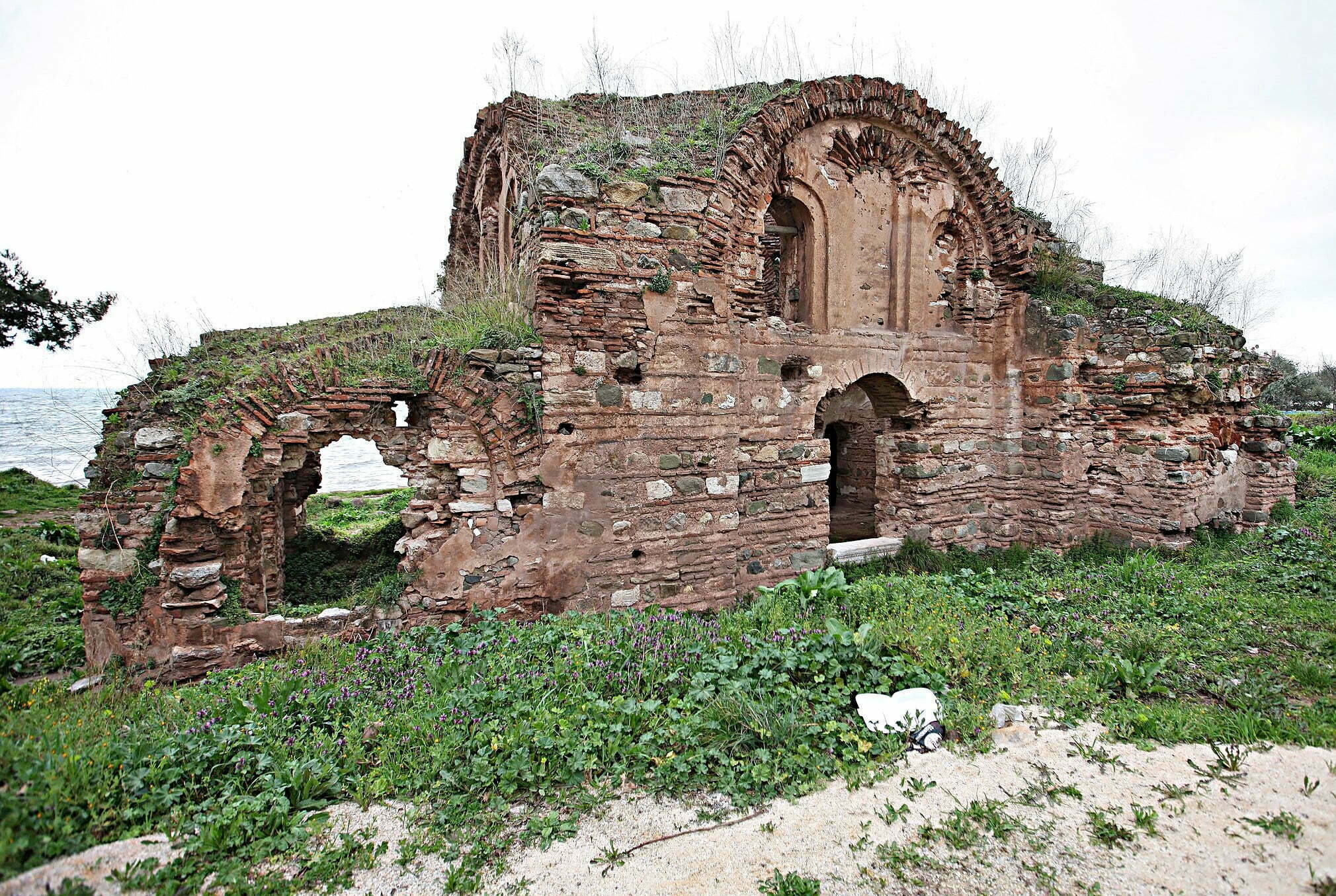 Ege - kursunlu manastiri